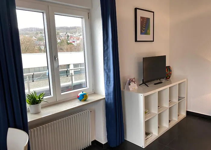 Preiswertes Stilvolles Zimmer Im Privaten Haus Mit Grossem Schoenem Modernem Gemeinschaft Badenzimmer