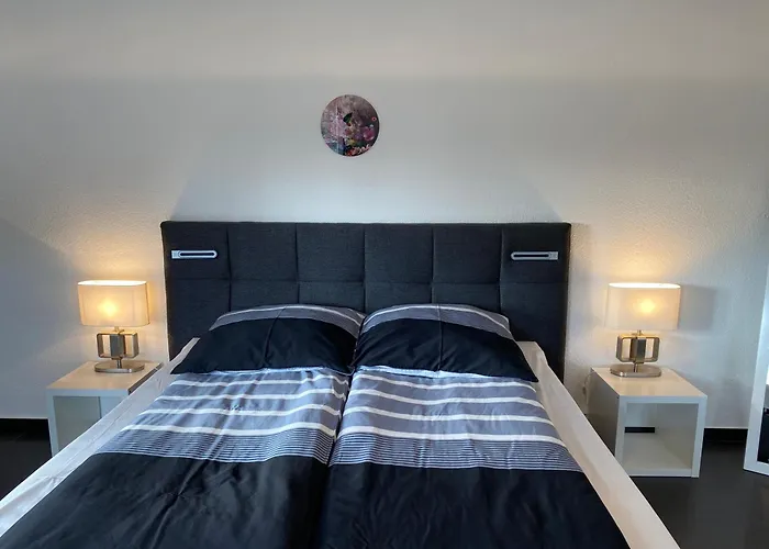 Preiswertes Stilvolles Zimmer Im Privaten Haus Mit Grossem Schoenem Modernem Gemeinschaft Badenzimmer