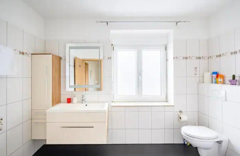 Apartment Preiswertes Stilvolles Im Privaten Haus Mit Grossem Schoenem Modernem Gemeinschaft Badenzimmer *