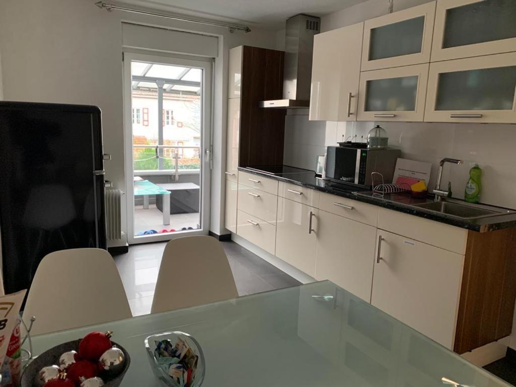 Preiswertes Stilvolles Im Privaten Haus Mit Grossem Schoenem Modernem Gemeinschaft Badenzimmer
