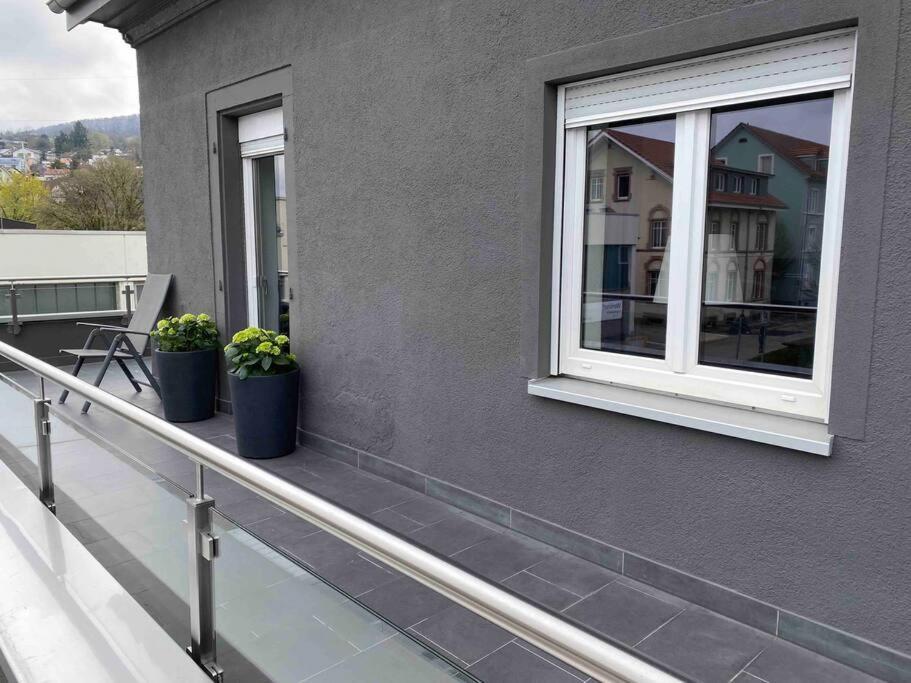 Preiswertes Stilvolles Im Privaten Haus Mit Grossem Schoenem Modernem Gemeinschaft Badenzimmer Apartment Lorrach