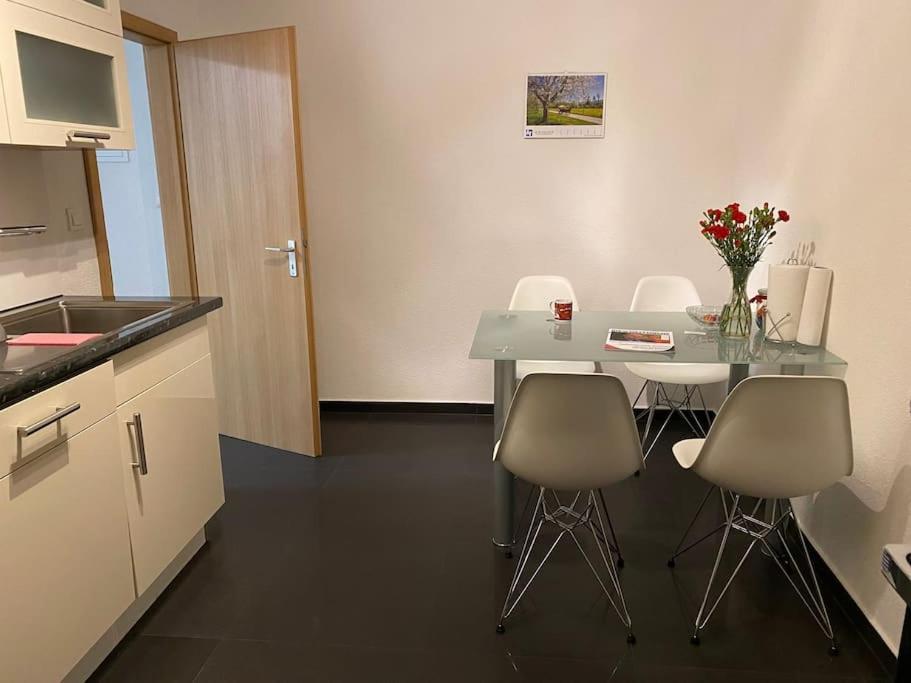 Preiswertes Stilvolles Im Privaten Haus Mit Grossem Schoenem Modernem Gemeinschaft Badenzimmer *