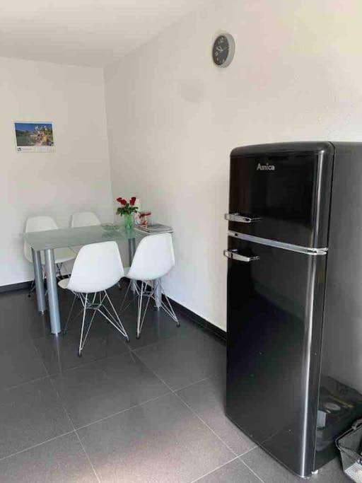 Preiswertes Stilvolles Im Privaten Haus Mit Grossem Schoenem Modernem Gemeinschaft Badenzimmer Apartment *