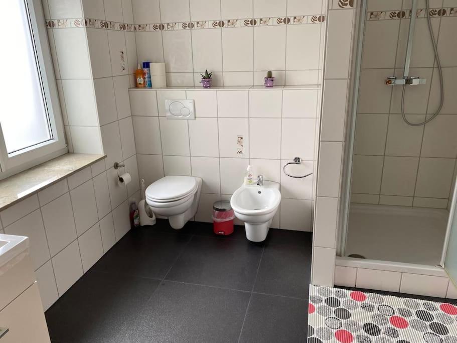 Preiswertes Stilvolles Im Privaten Haus Mit Grossem Schoenem Modernem Gemeinschaft Badenzimmer * Lorrach