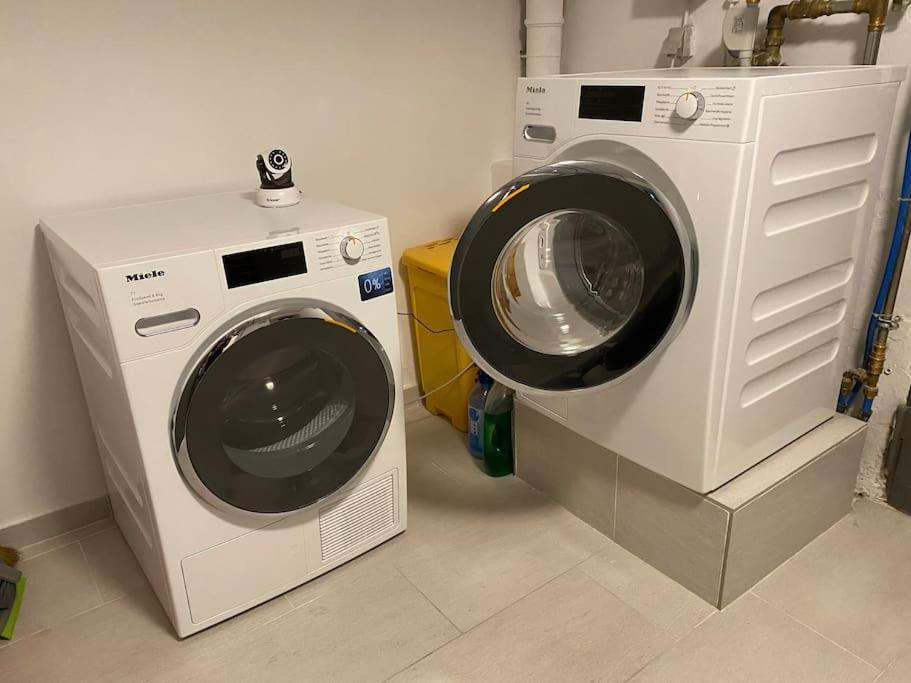 Preiswertes Stilvolles Im Privaten Haus Mit Grossem Schoenem Modernem Gemeinschaft Badenzimmer *