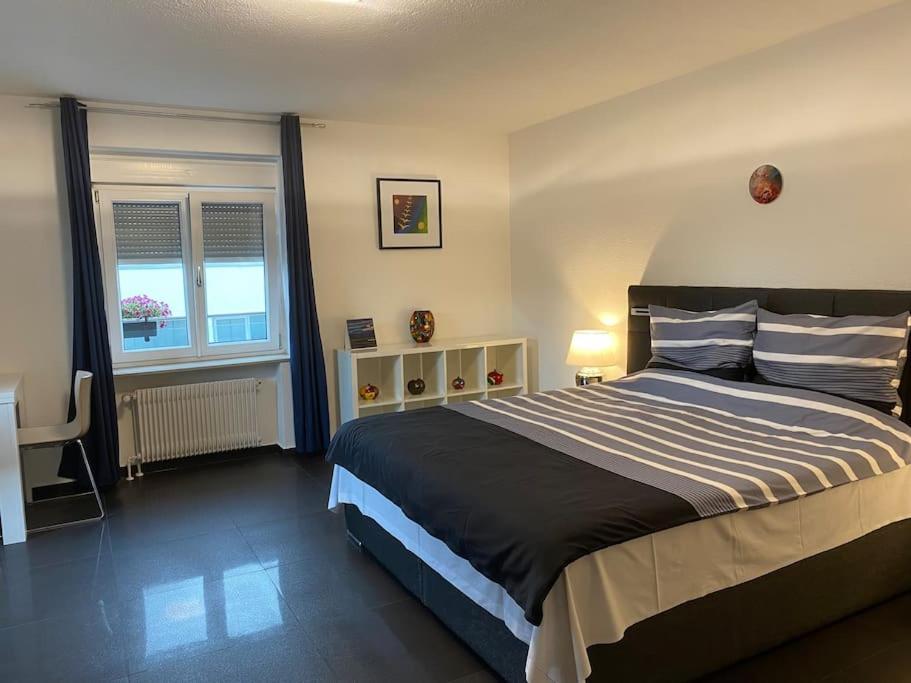 Preiswertes Stilvolles Im Privaten Haus Mit Grossem Schoenem Modernem Gemeinschaft Badenzimmer *