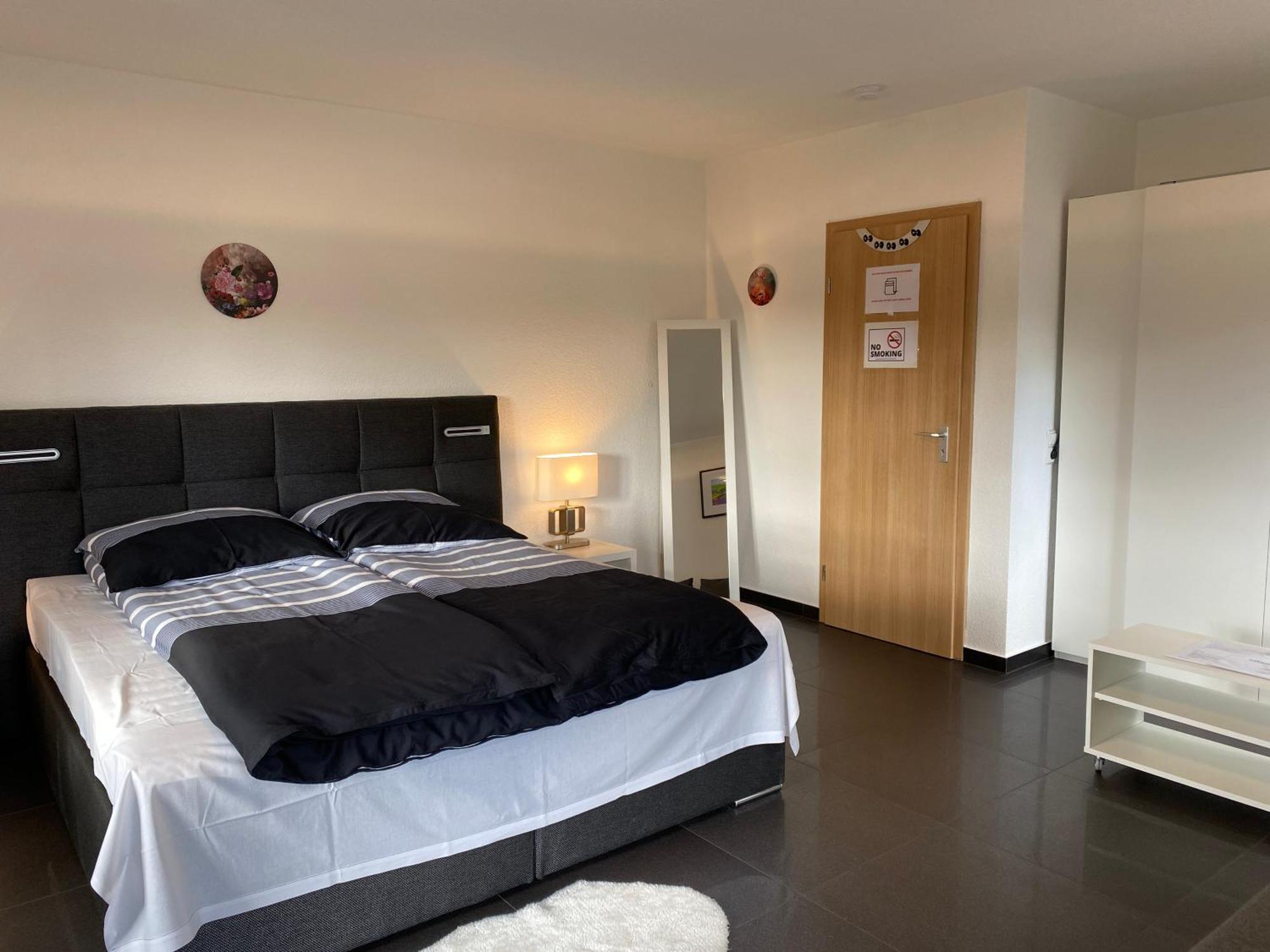 Preiswertes Stilvolles Im Privaten Haus Mit Grossem Schoenem Modernem Gemeinschaft Badenzimmer Apartment Lorrach
