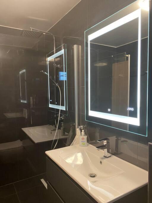 Apartment Preiswertes Stilvolles Im Privaten Haus Mit Grossem Schoenem Modernem Gemeinschaft Badenzimmer