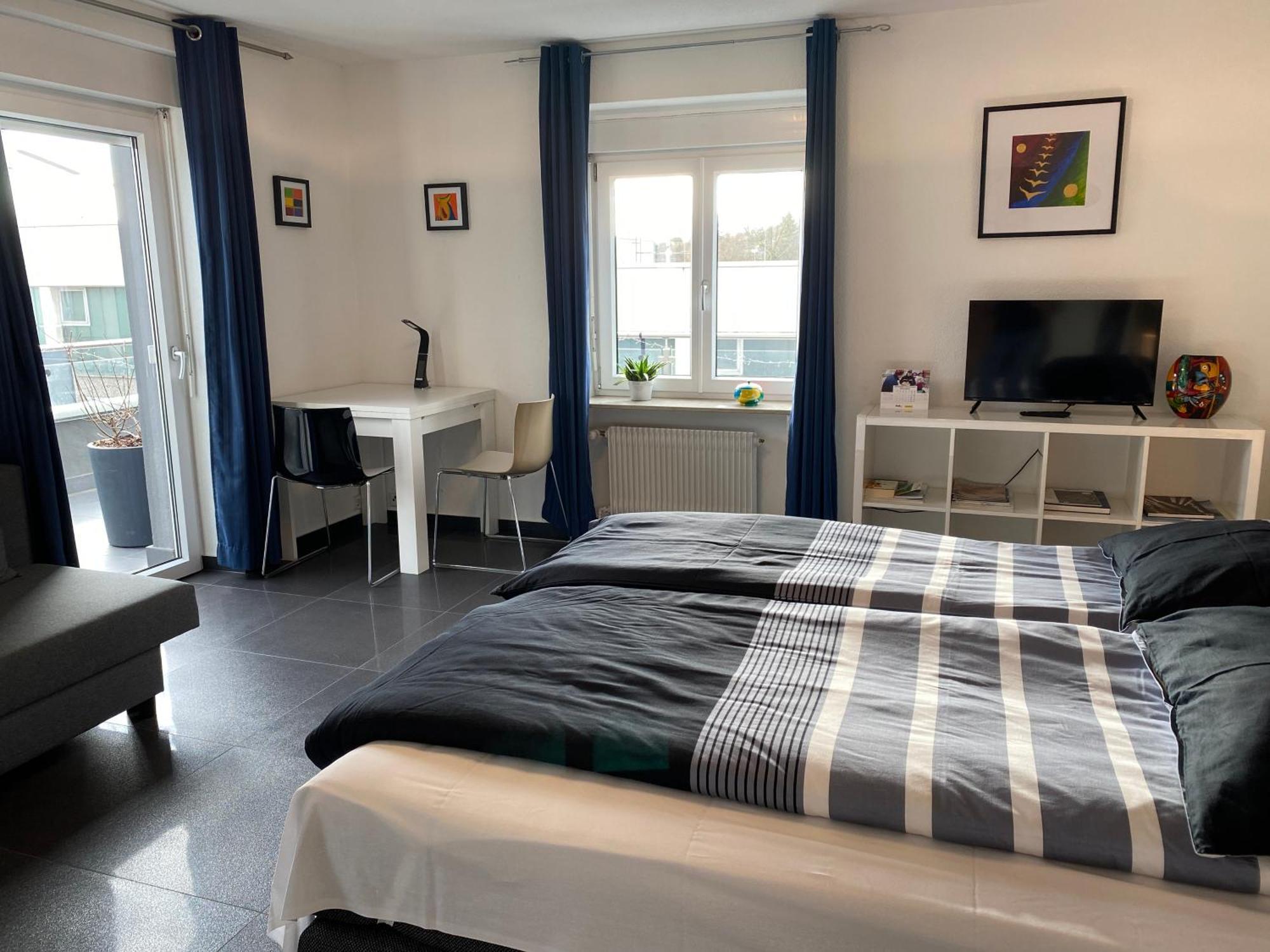 Preiswertes Stilvolles Im Privaten Haus Mit Grossem Schoenem Modernem Gemeinschaft Badenzimmer